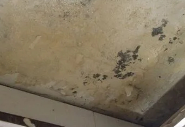 汉中市阳台漏水维修公司分享下汉中市卫生间渗水维修需要注意哪些问题。